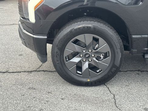 New 2025 Ford F150 Lightning Lariat image 33