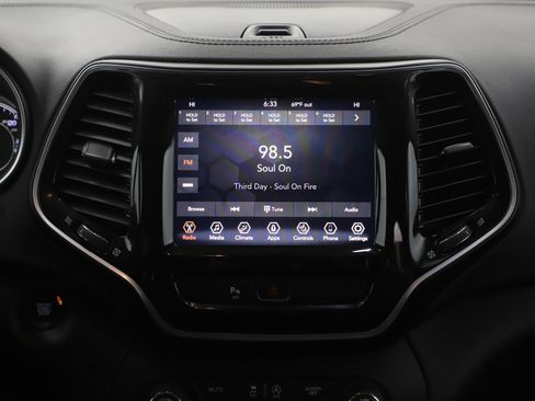 Used 2019 Jeep Cherokee Limited image 15