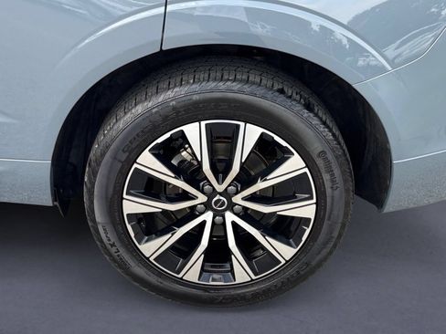 Used 2024 Volvo XC60 B5 Plus AWD/4WD image 9