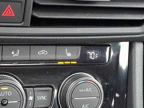 Used 2023 Volkswagen Jetta SE w/ Panoramic Sunroof Package image 29