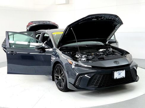 Used 2025 Toyota Camry SE w/ Convenience Package AWD/4WD image 9