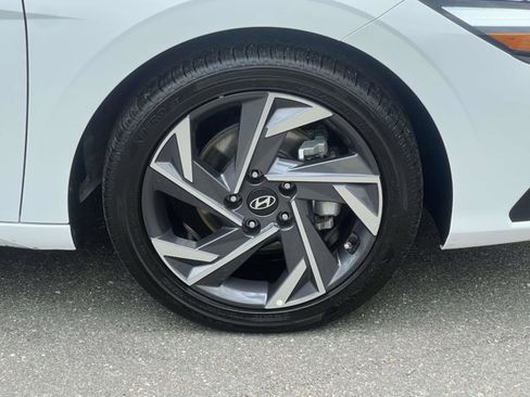 Used 2025 Hyundai Elantra SEL FWD image 7