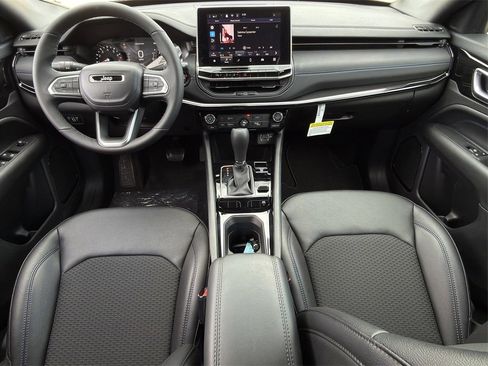 New 2026 Jeep Compass Latitude image 10