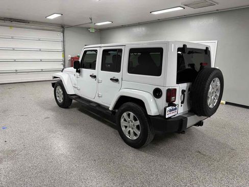 Used 2015 Jeep Wrangler Unlimited Sahara w/ Connectivity Group AWD/4WD image 5