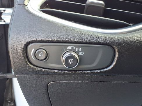 Used 2018 Chevrolet Malibu LT image 15