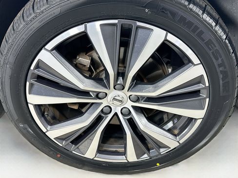 Used 2022 Volvo XC60 B5 Momentum w/ Protection Package Premier image 28