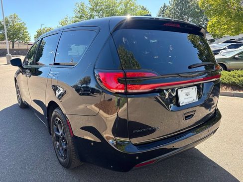 Used 2023 Chrysler Pacifica Touring-L w/ S Appearance Package FWD image 3