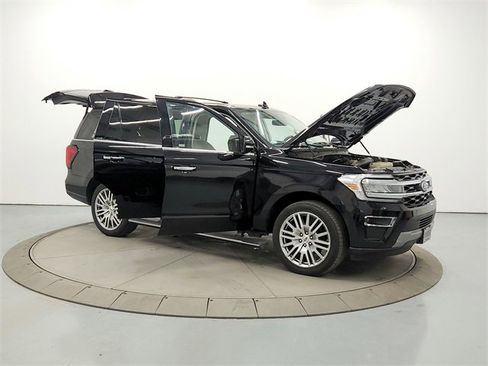 Used 2024 Ford Expedition Limited image 9