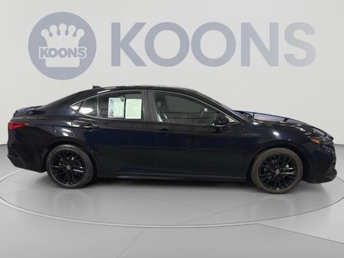 Used 2025 Toyota Camry SE FWD image 8
