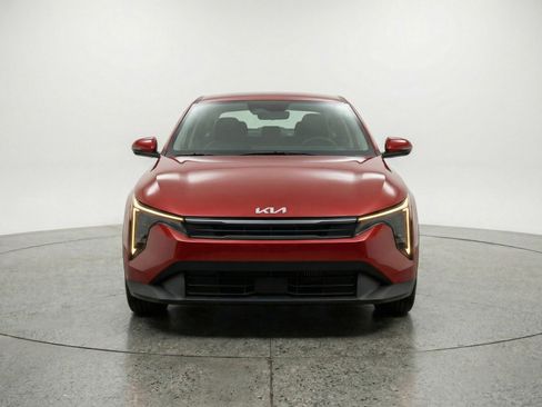 Used 2025 Kia K4 LXS image 2