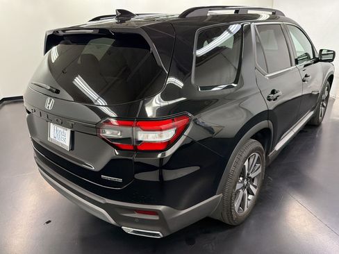 Certified 2025 Honda Pilot Touring image 9