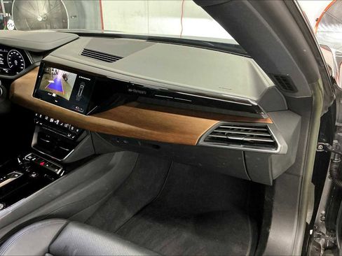 Used 2023 Audi e-tron GT Premium Plus image 18