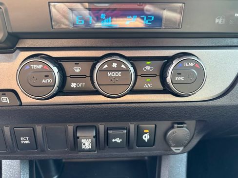 Used 2022 Toyota Tacoma TRD Off-Road AWD/4WD image 24