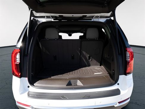 New 2026 GMC Yukon Elevation image 28