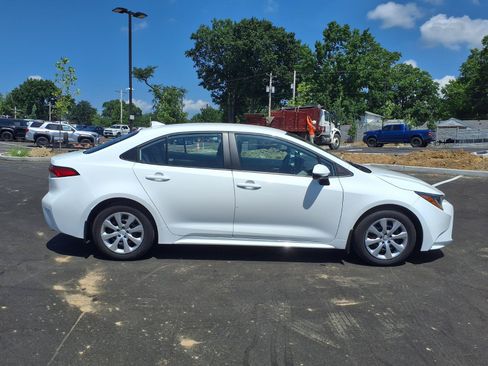 Certified 2025 Toyota Corolla LE FWD image 2