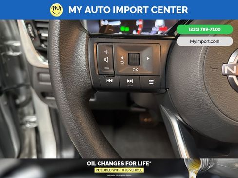 Used 2022 Nissan Rogue SV image 16