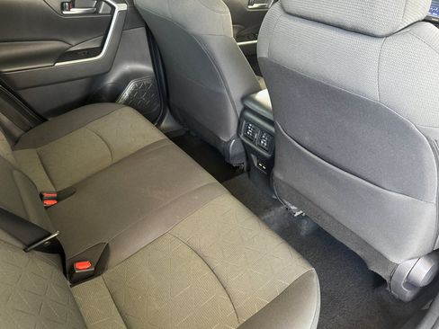Used 2021 Toyota RAV4 XLE w/ Convenience Package FWD image 32