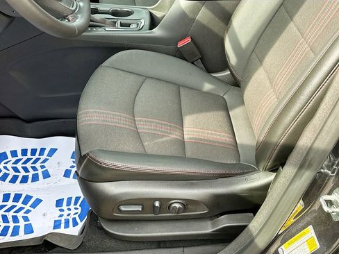 Used 2022 Chevrolet Equinox RS w/ LPO, Floor Liner Package FWD image 18