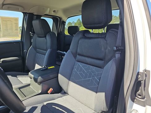 Used 2025 Nissan Frontier SV RWD image 18