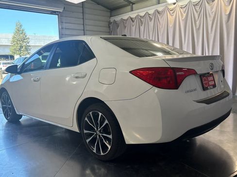 Used 2018 Toyota Corolla SE w/ Carpet Mat Package (TMS) FWD image 7