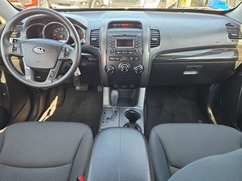 Used 2013 Kia Sorento LX image 8