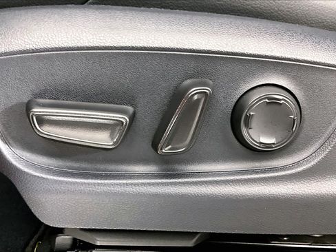Used 2026 Toyota Tacoma Limited AWD/4WD image 32