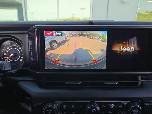 Used 2024 Jeep Wrangler Rubicon AWD/4WD image 23