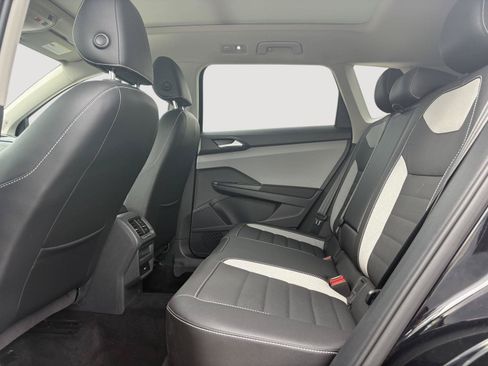 Certified 2023 Volkswagen Taos SEL AWD/4WD image 7