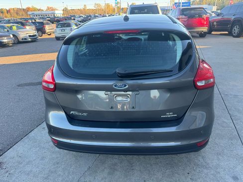 Used 2015 Ford Focus SE w/ SE Winter Package image 6