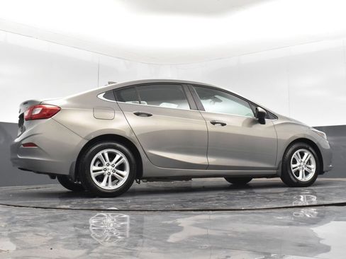 Used 2018 Chevrolet Cruze LT w/ Convenience Package FWD image 22
