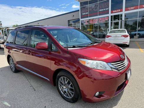 Used 2011 Toyota Sienna XLE w/ Entertainment Pkg FWD image 3