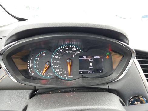 Used 2019 Chevrolet Trax LT w/ Sun & Sound Package FWD image 13