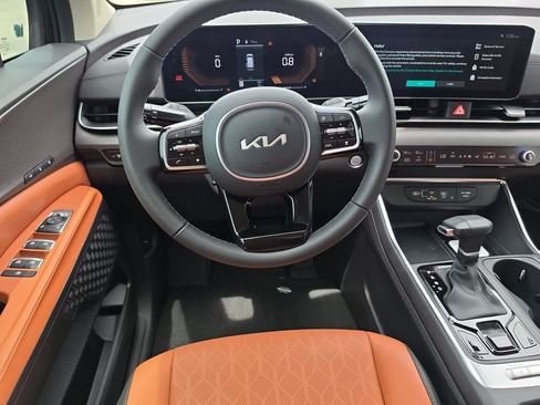 New 2026 Kia Carnival EX FWD image 14