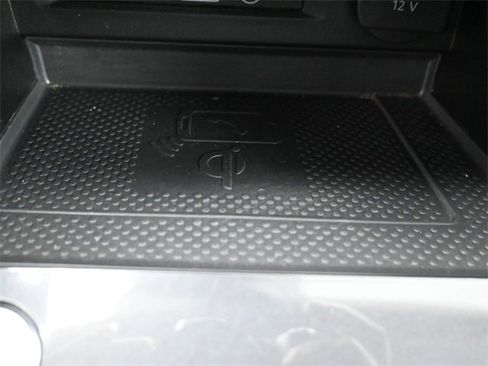 Used 2020 Volkswagen Tiguan SE w/ Panoramic Sunroof Package image 24