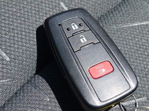 Used 2025 Toyota RAV4 XLE AWD/4WD image 36