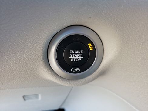 Used 2024 Chrysler Pacifica Touring-L FWD image 20