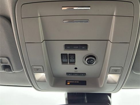 Used 2020 Chevrolet Suburban Premier image 32