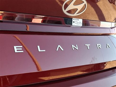Used 2025 Hyundai Elantra Sport image 31