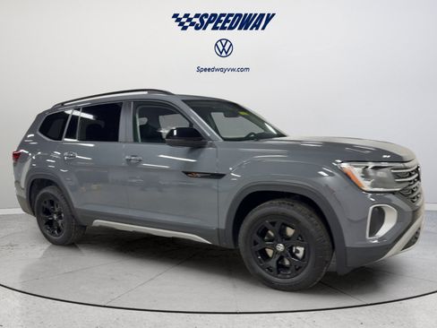 New 2026 Volkswagen Atlas Peak Edition AWD/4WD image 3