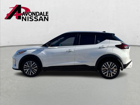 Certified 2024 Nissan Kicks SV image 3