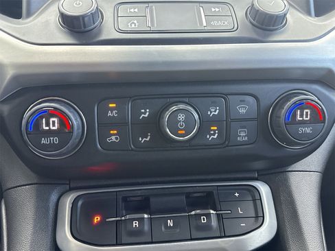 Used 2022 GMC Acadia SLE w/ Driver Convenience Package image 24