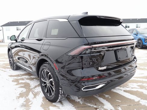 Used 2025 Lincoln Nautilus Premier image 18