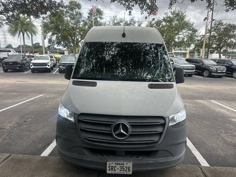 Used 2021 Mercedes-Benz Sprinter 2500 image 2