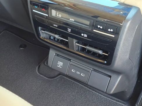 Used 2025 Acura MDX w/ Technology Package image 18