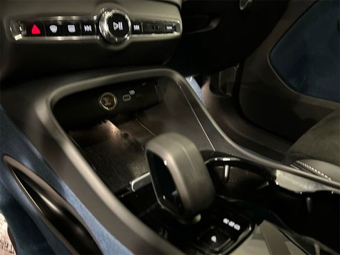 Certified 2023 Volvo C40 P8 Recharge Ultimate image 18