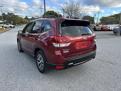 Used 2019 Subaru Forester Premium image 3