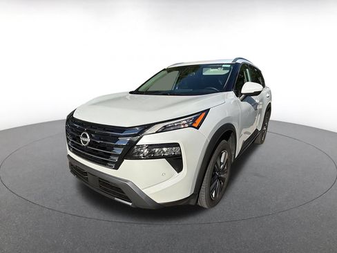 Used 2026 Nissan Rogue SL FWD image 3