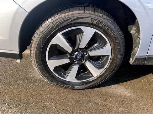 Used 2017 Subaru Forester 2.5i Premium image 9