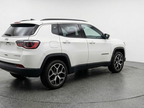 Used 2025 Jeep Compass Limited AWD/4WD image 9