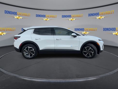 New 2026 Chevrolet Equinox EV LT image 9